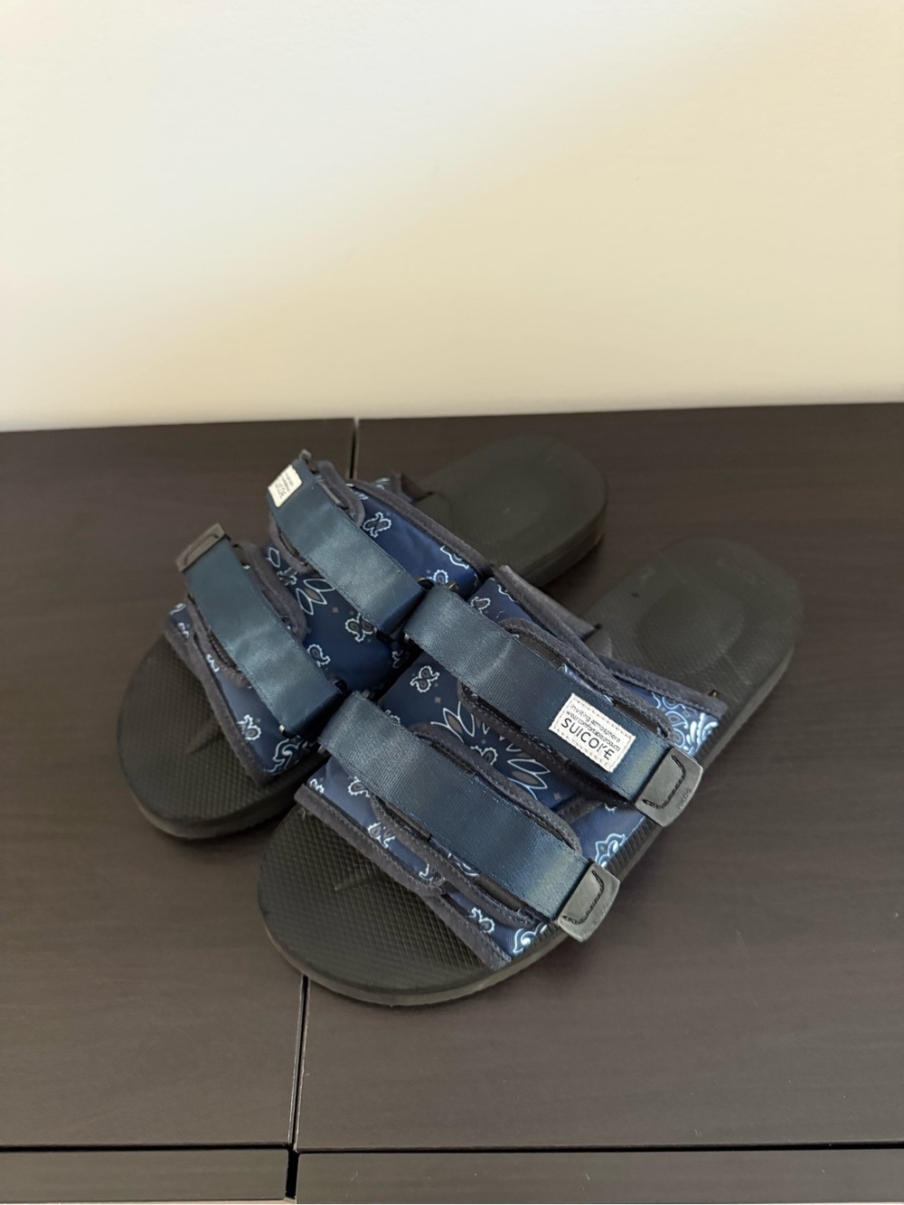 Suicoke paisley navy bandana print slide